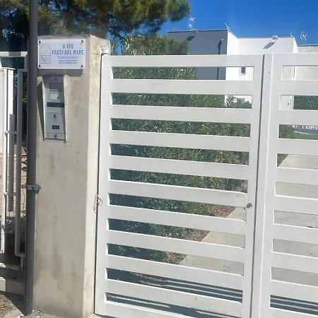 לינה וארוחת בוקר A 100 Passi Dal Mare 3*